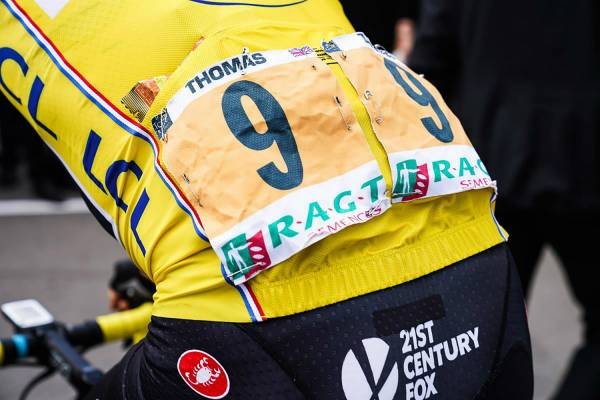 Tour de France rugnummers oud systeem - bevestigd met veiligheidsspelden