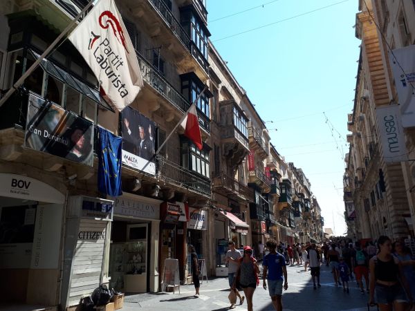 Een blik in Republic Street, Valletta, Malta