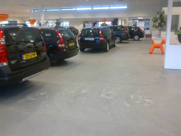 Epoxyvloer HIM Products - Volvo garage, Den Bosch (betonlook)