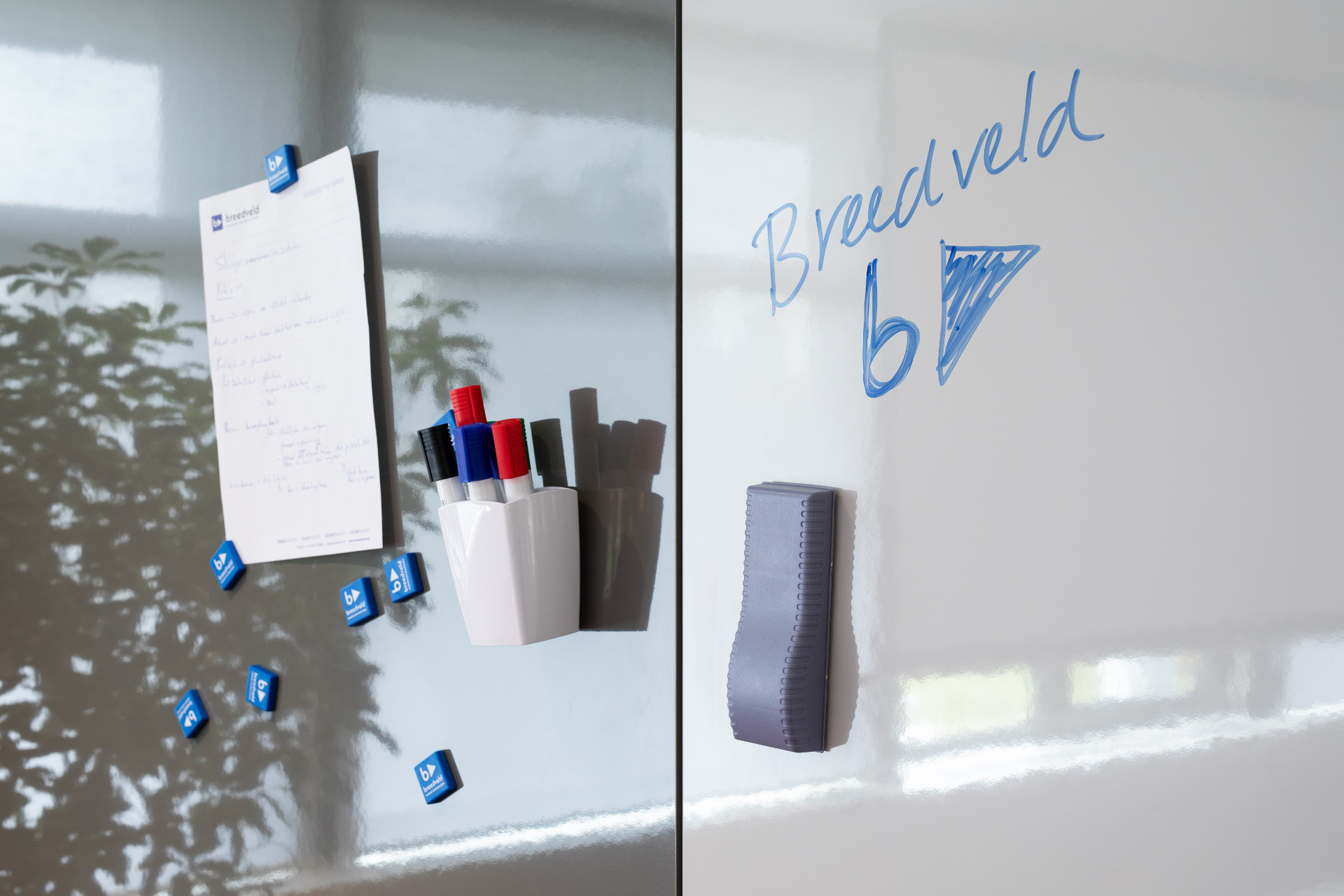 N.V. Juva vergadert flexibel met mobiele scheidingswanden van Breedveld N.V. Juva vergadert flexibel met mobiele scheidingswanden van Breedveld