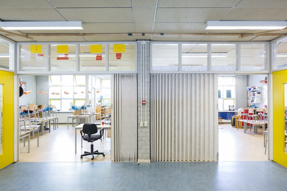 BREEDVELD kunstlederen vouwwand F220 kunstlederen vouwwanden school half open