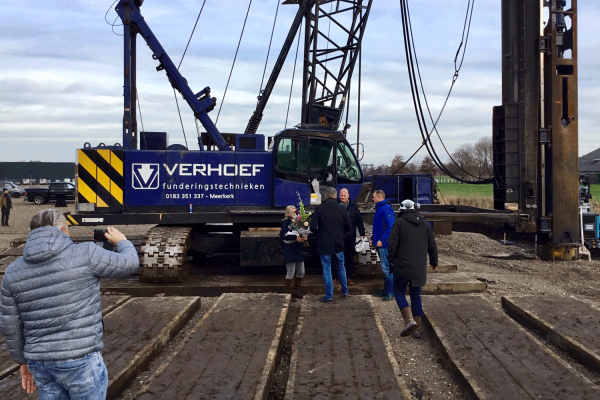 Eerste paal nieuw bedrijfscomplex Metacon de grond in