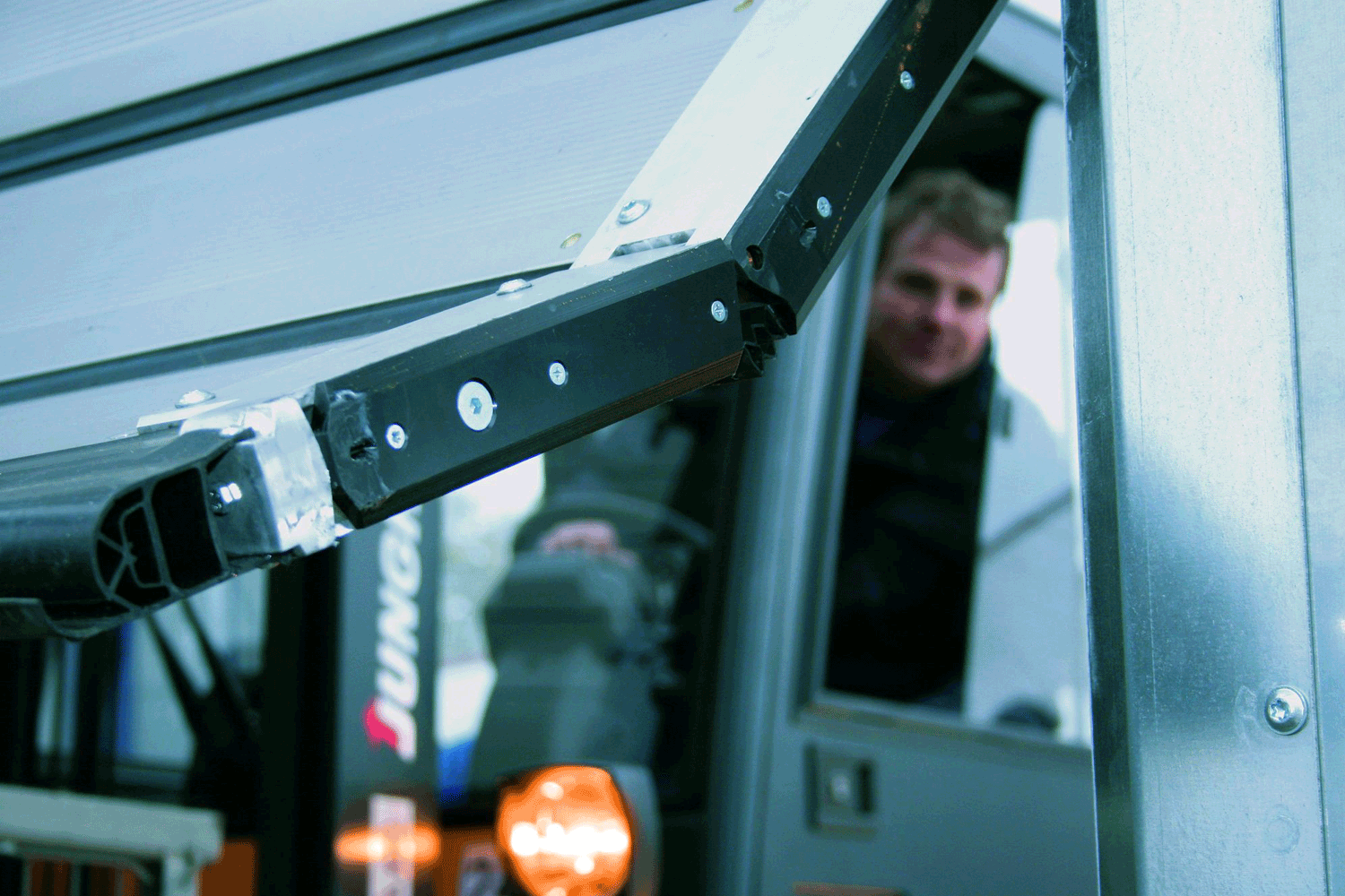 EFAFLEX snelloopdeur SST aanrijding EFAFLEX snelloopdeur SST aanrijding
