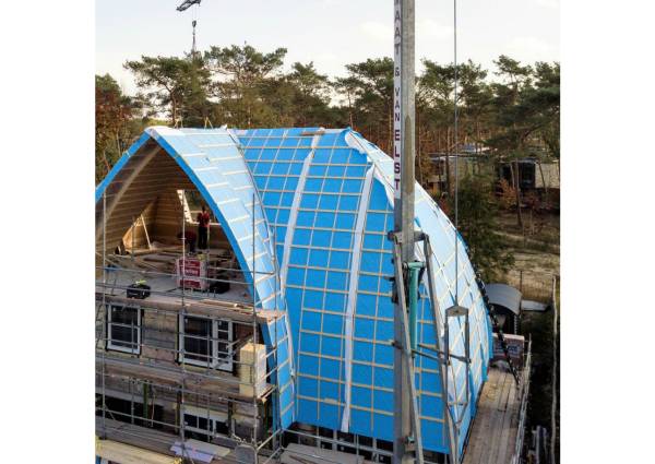 RondDak-sporenkap-elementen voor getoogde daken, montage op de bouwplaats
