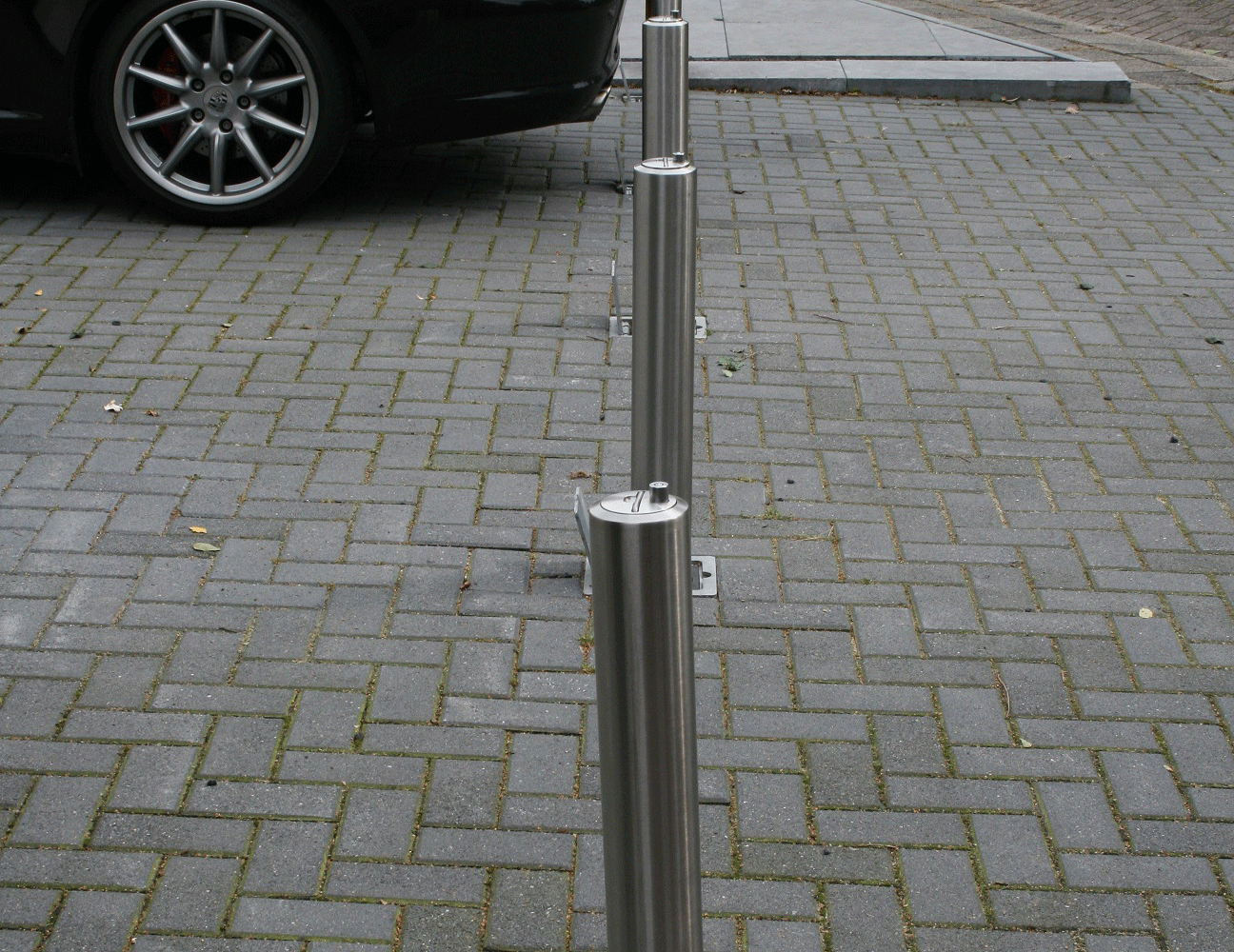 Rhino RT-5-SS-Bollard beveiligingspaal anti-rampaal verzinkbare paal Rhino RT-5-SS-Bollard beveiligingspaal anti-rampaal verzinkbare paal
