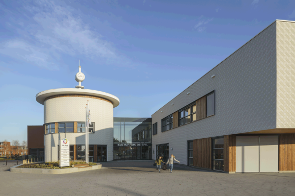 Kulturhus De Spil speelt een verbindende factor binnen de gemeenschap van Nieuwleusen. (Foto: Ronald Tilleman, Rotterdam)