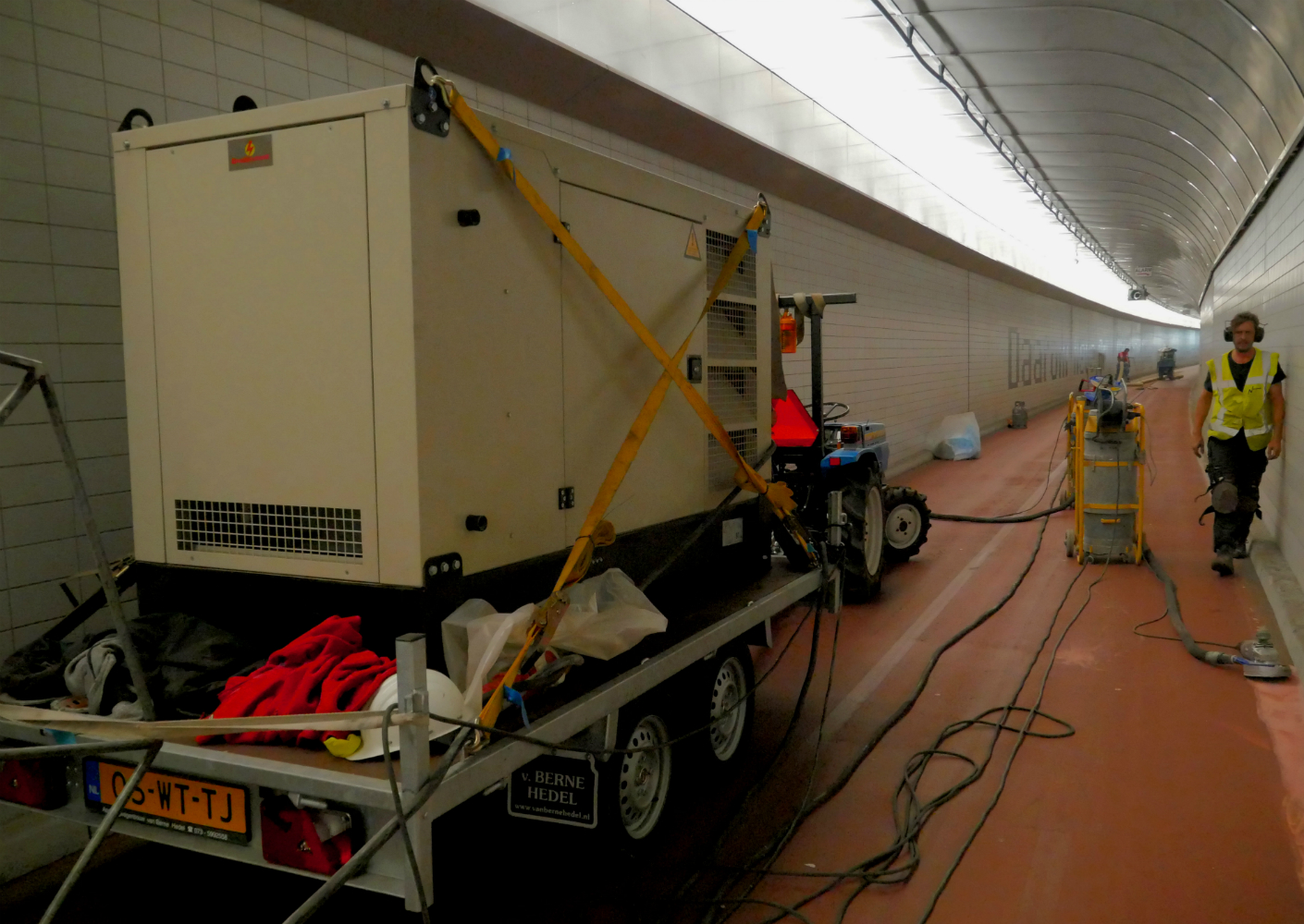 Project Beneluxtunnel met aggregaat op blauwe diesel (HVO 100) Project Beneluxtunnel met aggregaat op blauwe diesel (HVO 100)