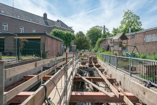 Opmerkelijke nieuwe oeverconstructie Watermolenbeek met NOE Betonbekistingstechniek