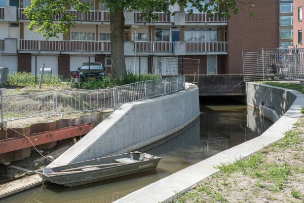 Opmerkelijke nieuwe oeverconstructie Watermolenbeek met NOE Betonbekistingstechniek