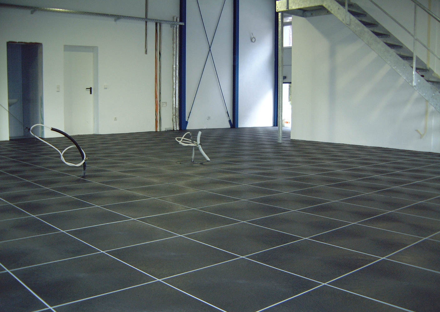 Nicocyl pvc-tegels, zwart met grijze lasnaad Nicocyl pvc-tegels, zwart met grijze lasnaad