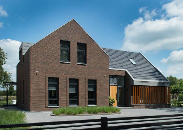 Villa den Dungen door Deux Architecten, GeoStylistix Shaded Brown Black - foto eigendom MBI Steenmeesters