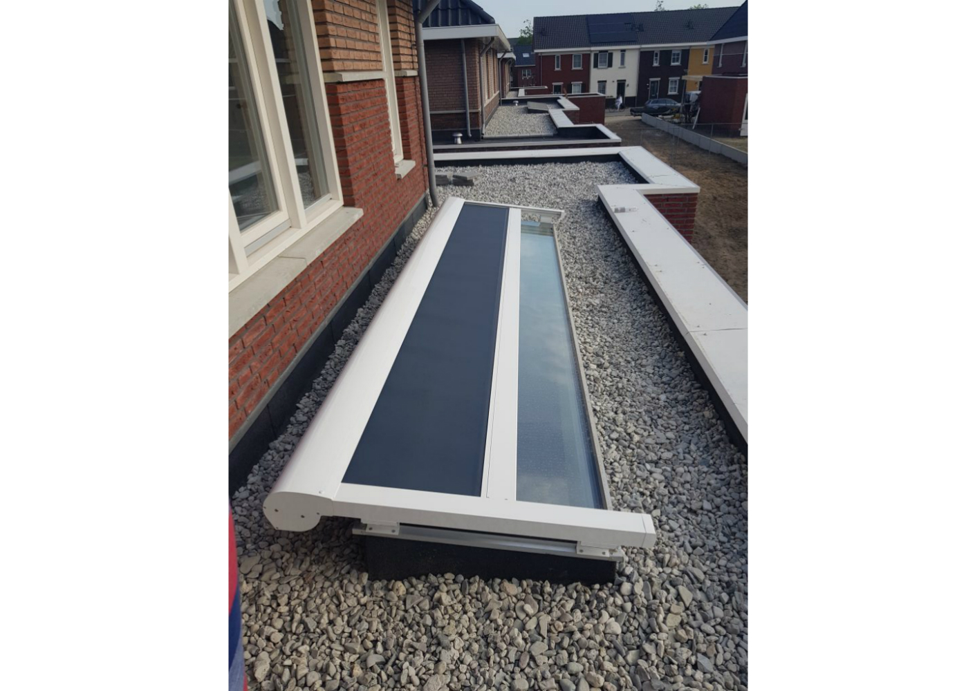 Vlakkelichtkoepels met buiten- of binnenzonwering Vlakkelichtkoepels met buiten- of binnenzonwering