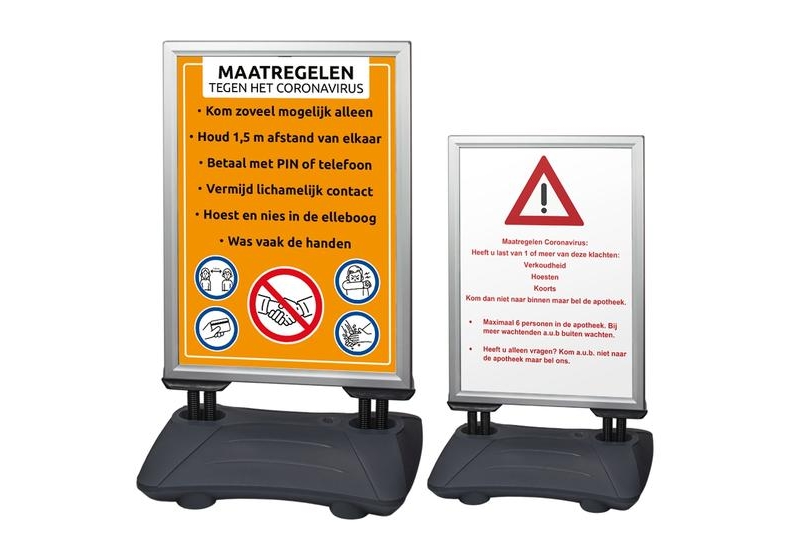 Stoepborden met posters