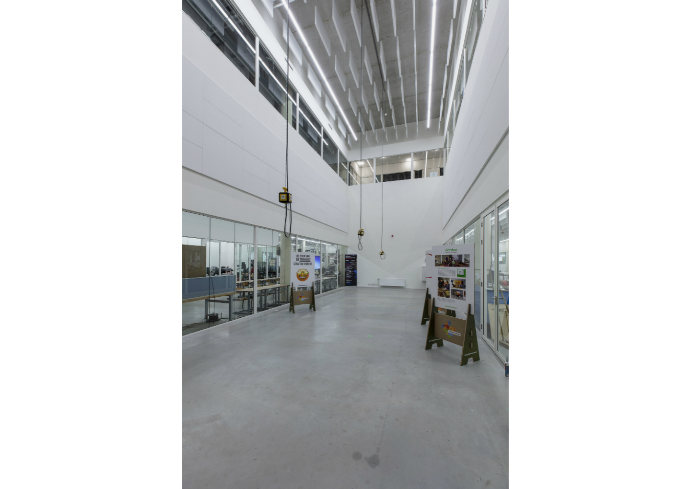Innovatieve akoestische wandpanelen van Rockfon toegepast in elf meter hoge techniekhal DaCapo College Sittard Innovatieve akoestische wandpanelen van Rockfon toegepast in elf meter hoge techniekhal DaCapo College Sittard