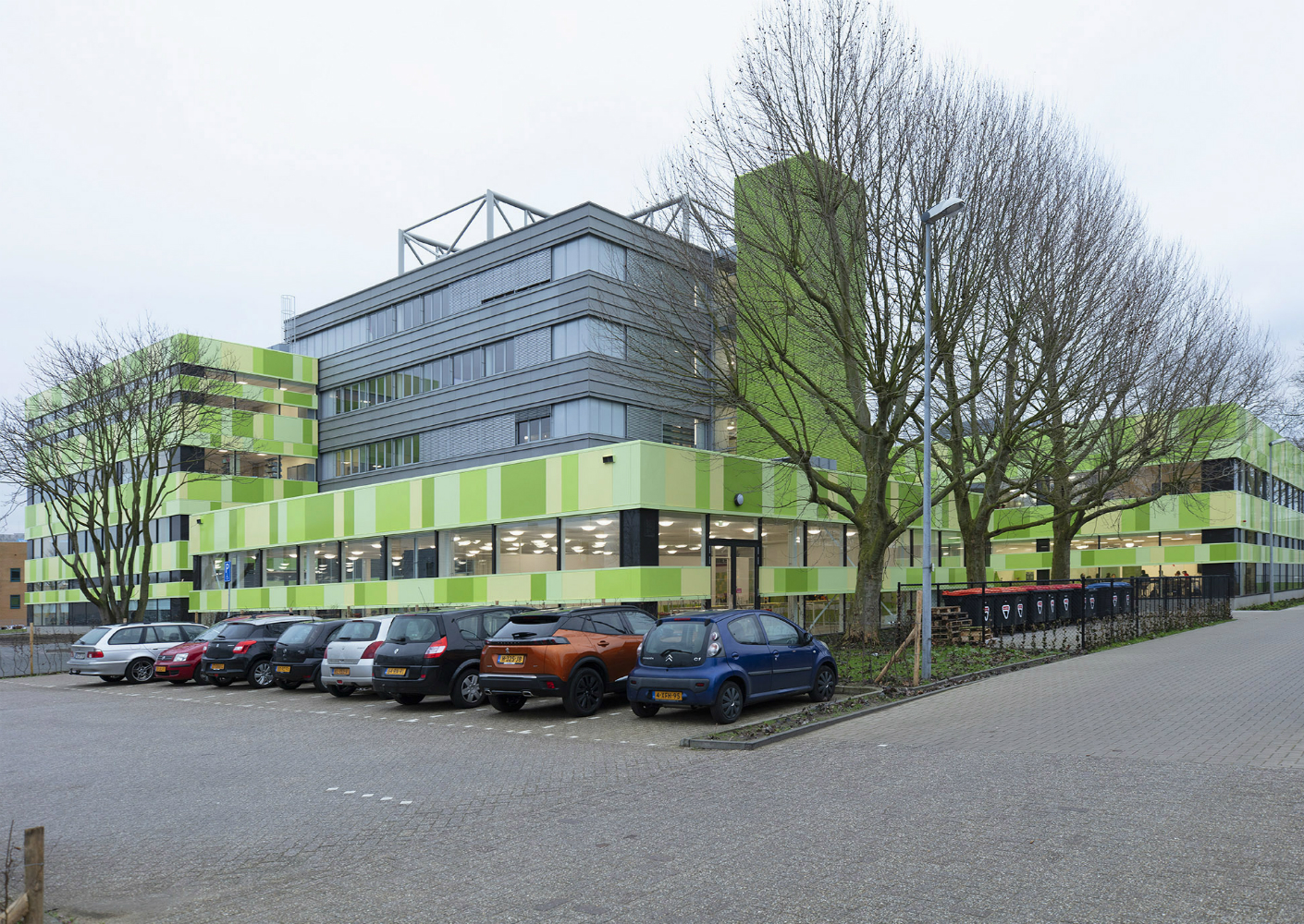 Innovatieve akoestische wandpanelen van Rockfon toegepast in elf meter hoge techniekhal DaCapo College Sittard Innovatieve akoestische wandpanelen van Rockfon toegepast in elf meter hoge techniekhal DaCapo College Sittard
