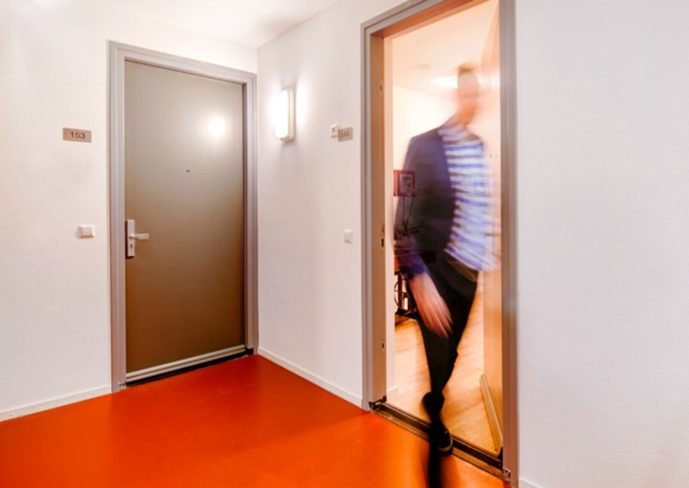 Woningtoegangsdeuren in woongebouwen verplicht zelfsluitend Woningtoegangsdeuren in woongebouwen verplicht zelfsluitend