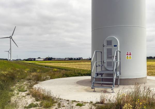 EWT windturbines uitgerust met inbraakwerende Renson ventilatieroosters 