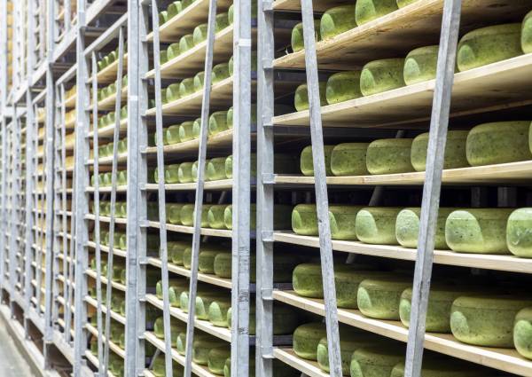 Innovatieve compacte industriële warmtepomp met waterkoeler produceert gelijktijdig heet en koud water 