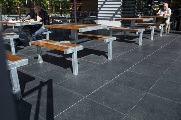 McDonalds Delft Noord - MBI GeoCeramica® Heavy Duty siertegels Impasto Negro