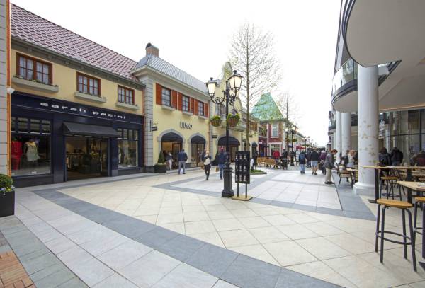 Designer Outlet Roermond - MBI GeoCeramica® Heavy Duty siertegels