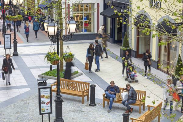 Designer Outlet Roermond - MBI GeoCeramica® Heavy Duty siertegels