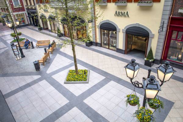 Designer Outlet Roermond - MBI GeoCeramica® Heavy Duty siertegels