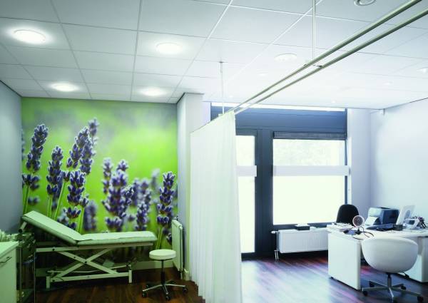 Armstrong Ceiling Solutions versterkt aanbod met oplossingen voor de gezondheidszorg