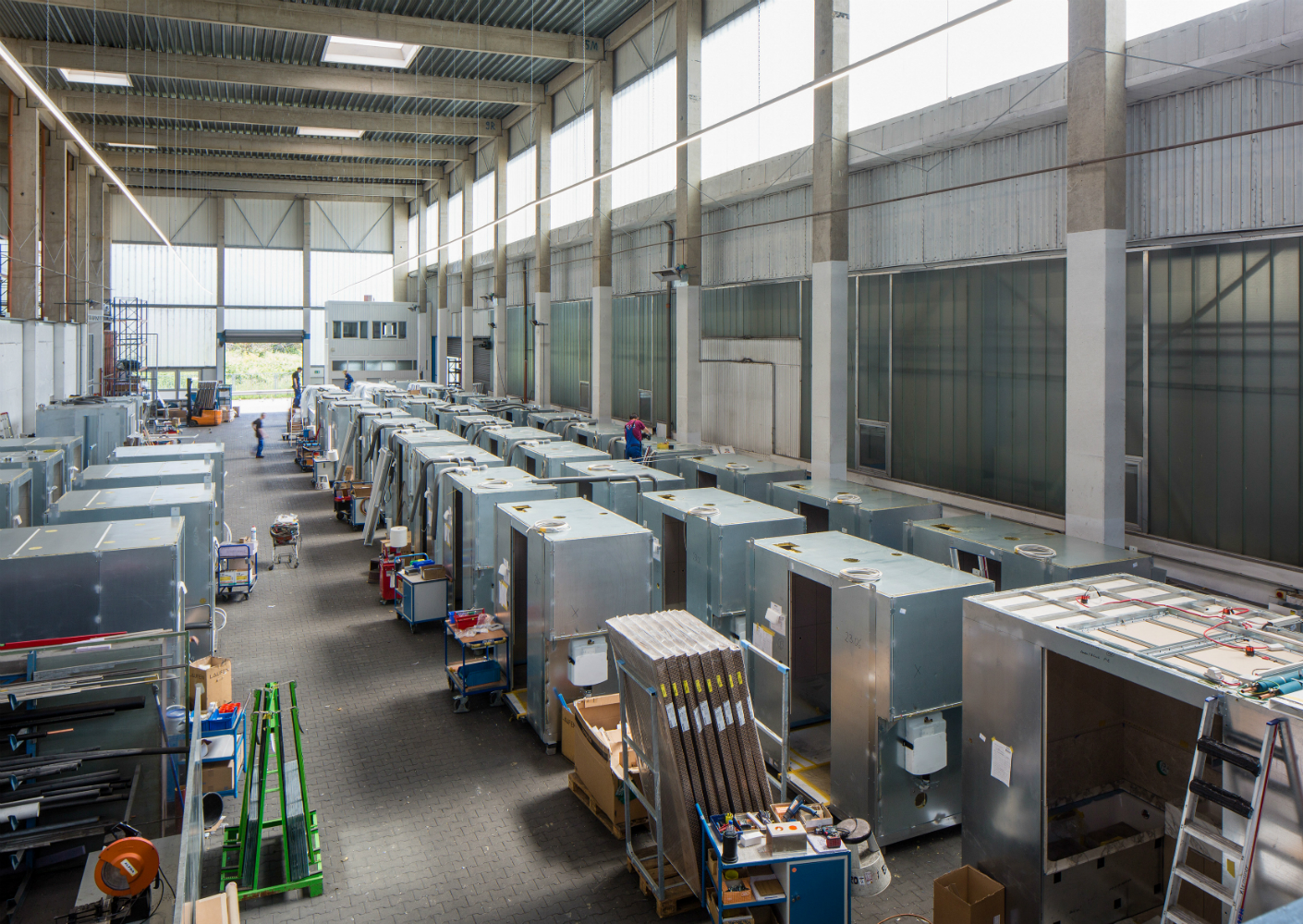 Prefab badkamers bij DEBA Badsysteme GmbH in Duitsland Prefab badkamers bij DEBA Badsysteme GmbH in Duitsland