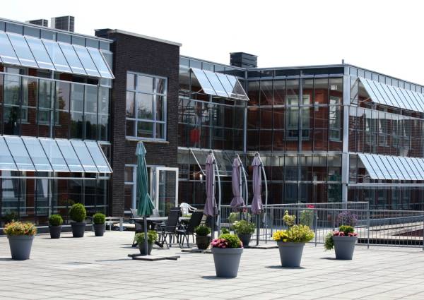 Allicon vliesgevels voorzien van grote ventilatieramen