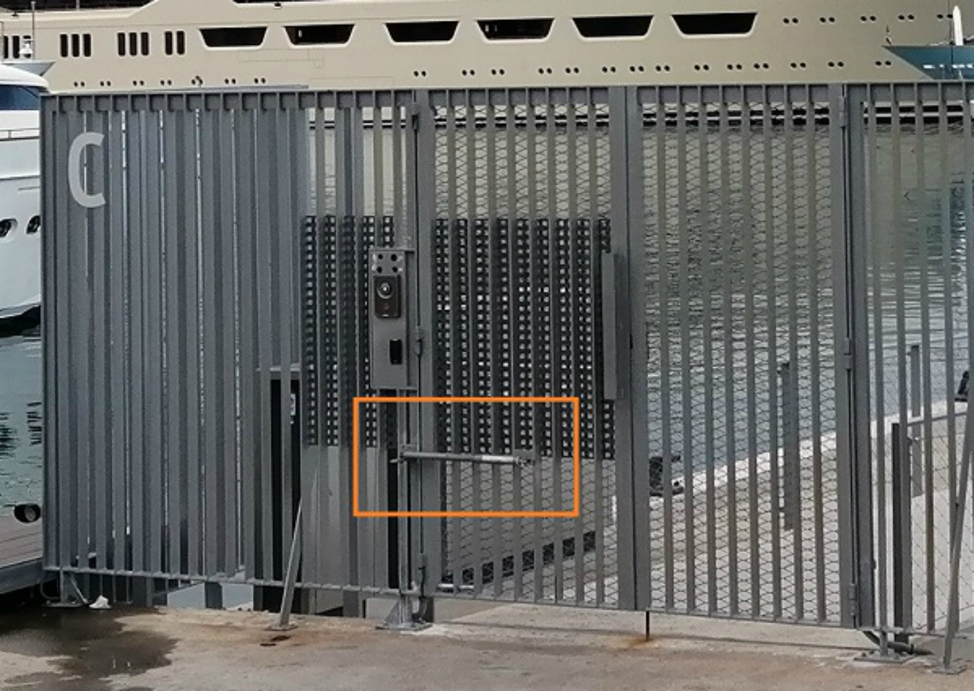 Poortsluiter DIREKT bewaakt de luxe jachten in de haven van Barcelona Poortsluiter DIREKT bewaakt de luxe jachten in de haven van Barcelona