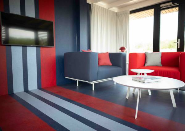 Formule 1-huisje met Marmoleum striping van Forbo Flooring