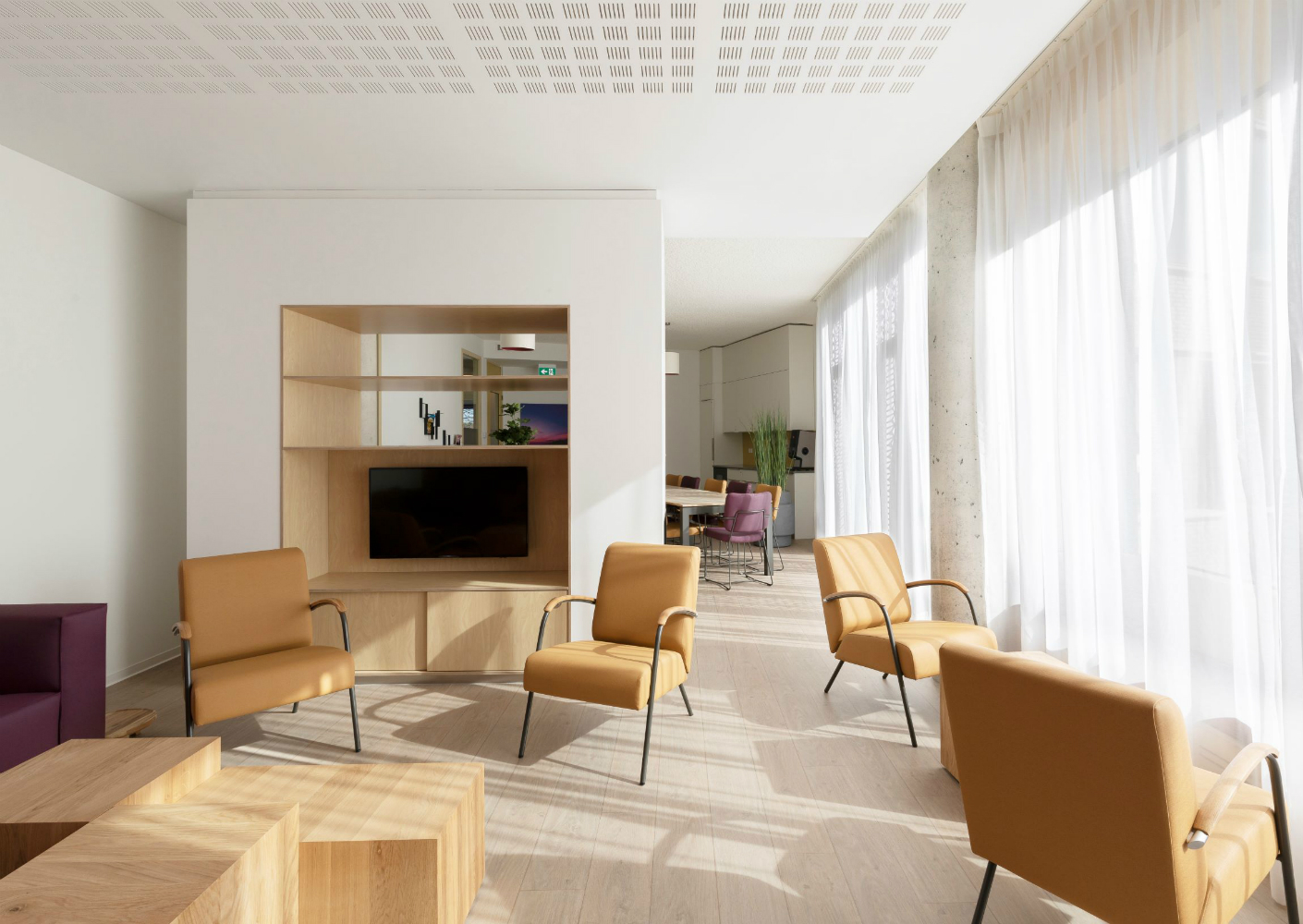 Nieuwe, open en lichte kliniek in groene omgeving Nieuwe, open en lichte kliniek in groene omgeving
