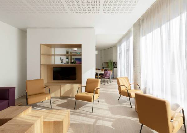 Nieuwe, open en lichte kliniek in groene omgeving