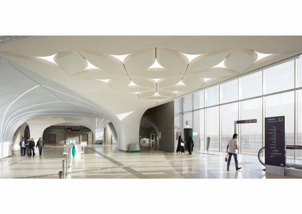 Hunter Douglas Architectural creëert een complex plafond voor Qatar Metro