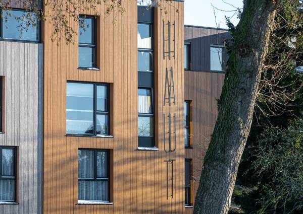 Appartementencomplex Haut met Rockpanel Woods