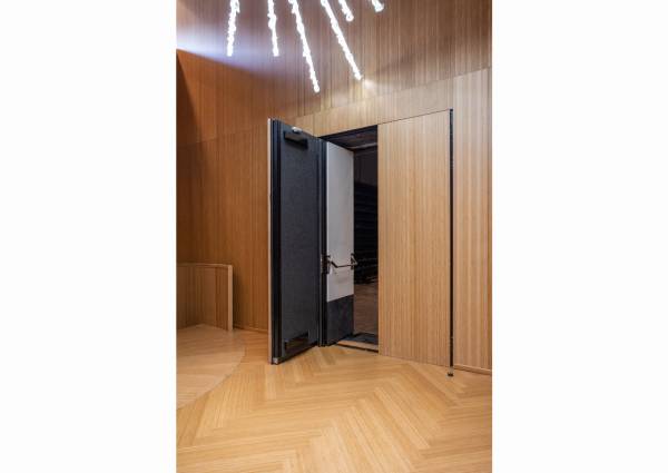 Merford monteert unieke deuren voor technische ruimtes en akoestisch ontkoppelde zalen in Forum Groningen