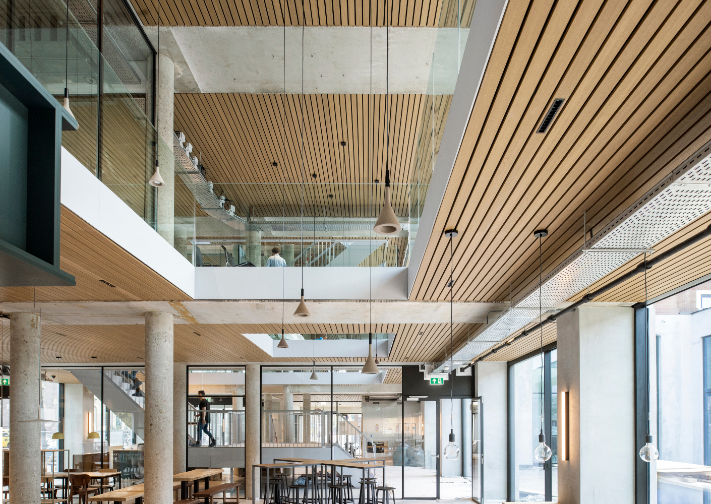 BREEAM excellent kantoorgebouw met Derako plafonds BREEAM excellent kantoorgebouw met Derako plafonds