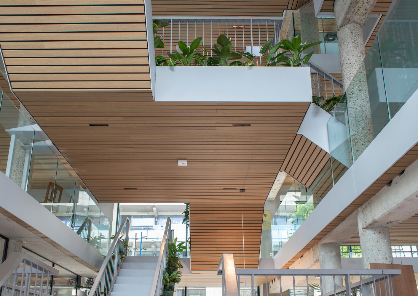 BREEAM excellent kantoorgebouw met Derako plafonds BREEAM excellent kantoorgebouw met Derako plafonds