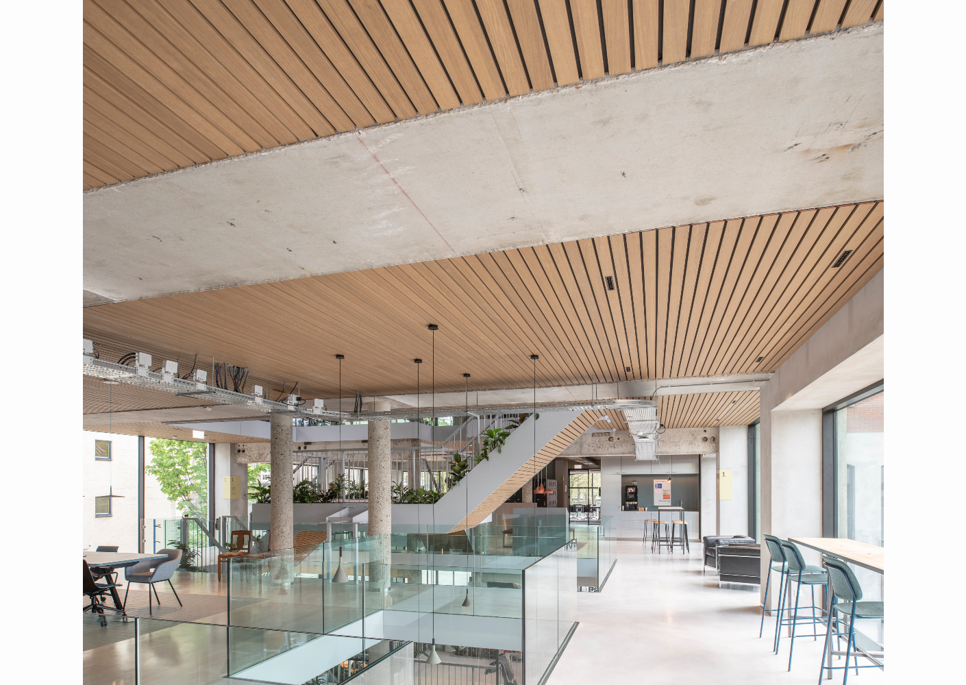 BREEAM excellent kantoorgebouw met Derako plafonds BREEAM excellent kantoorgebouw met Derako plafonds
