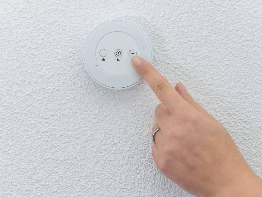 BUVA SmartSense CO2-sensor en bediening in één BUVA SmartSense CO2-sensor en bediening in één