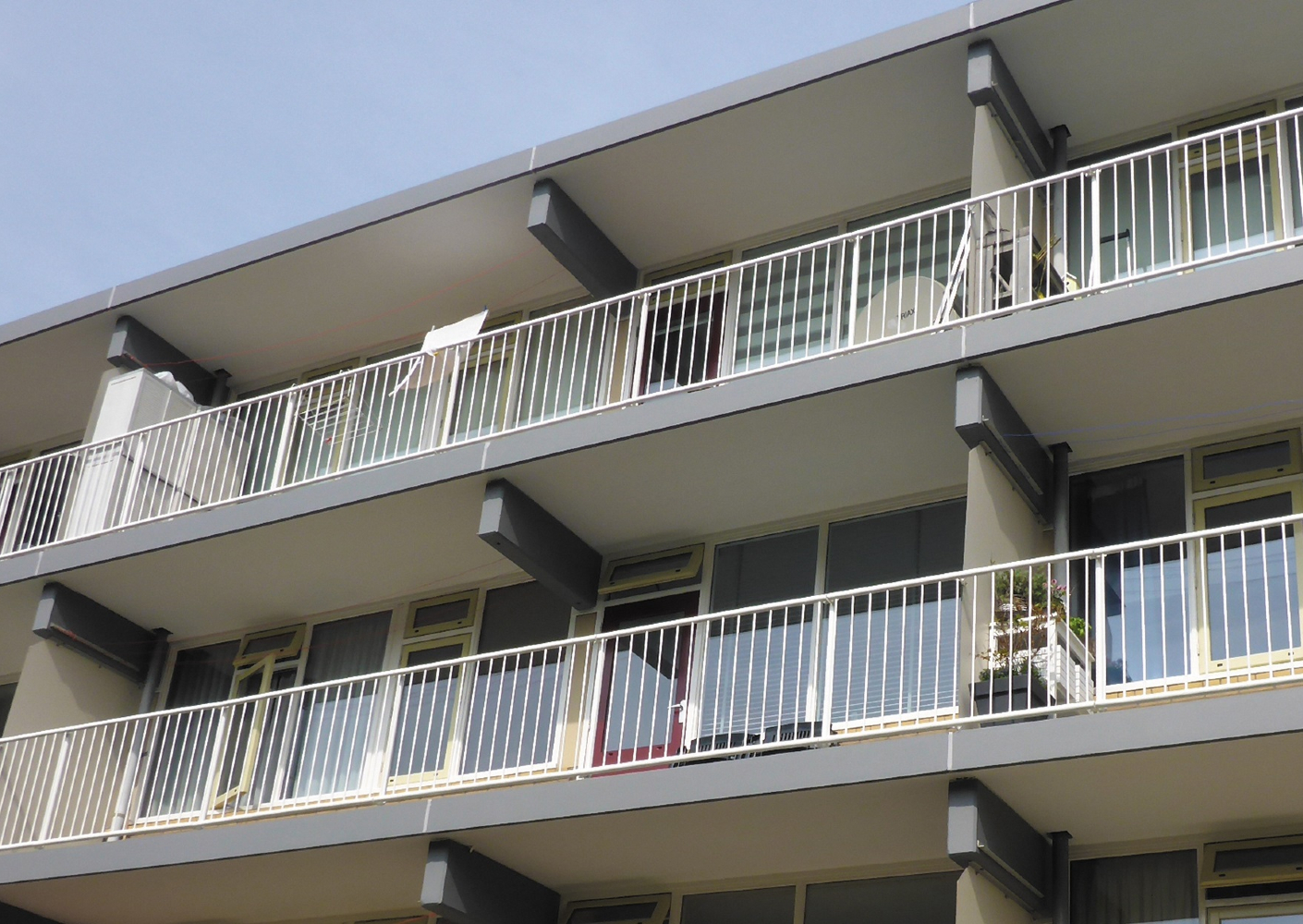 Effectieve bescherming voor balkons en galerijen met Disbon A326 vloercoatsysteem van Caparol Effectieve bescherming voor balkons en galerijen met Disbon A326 vloercoatsysteem van Caparol