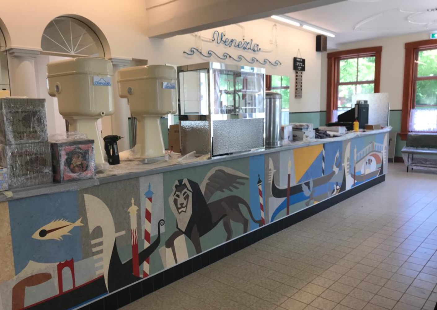 Oudste ijssalon van Nederland ‘heropend’ in Openluchtmuseum Oudste ijssalon van Nederland ‘heropend’ in Openluchtmuseum