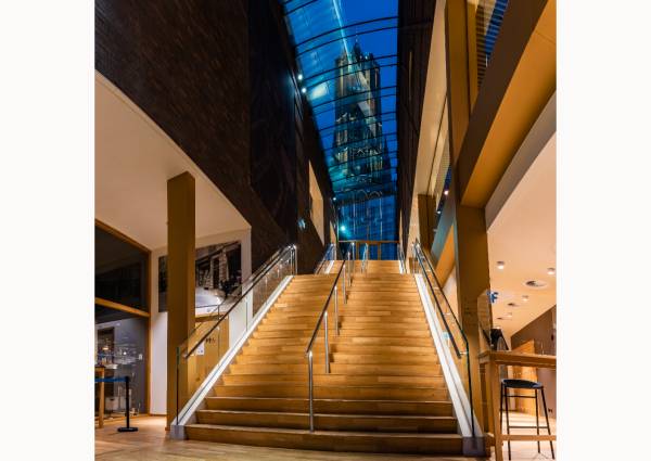 Focus Film Theater Arnhem ILLUNOX trapverlichting glazen balustrade