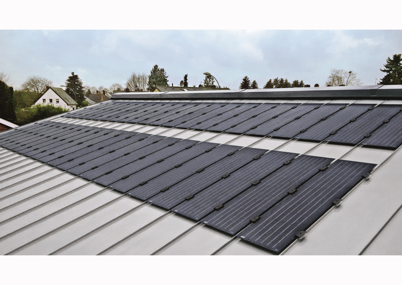RHEINZINK-PV: frameloze solarpanelen voor het RHEINZINK felsdak RHEINZINK-PV: frameloze solarpanelen voor het RHEINZINK felsdak
