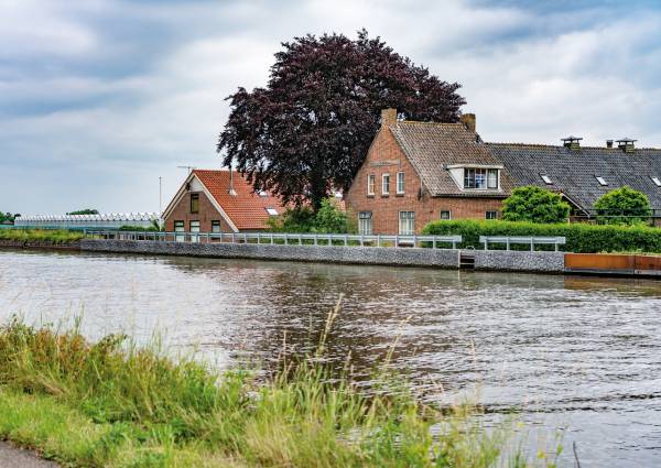 Traditionele basalten kademuren van beton - NOE