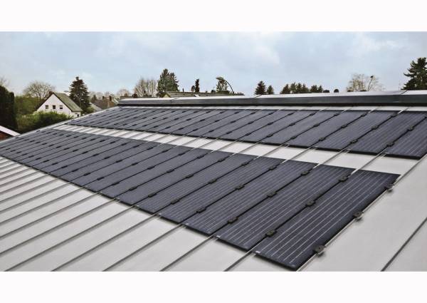 RHEINZINK-PV: frameloze solarpanelen voor het RHEINZINK felsdak