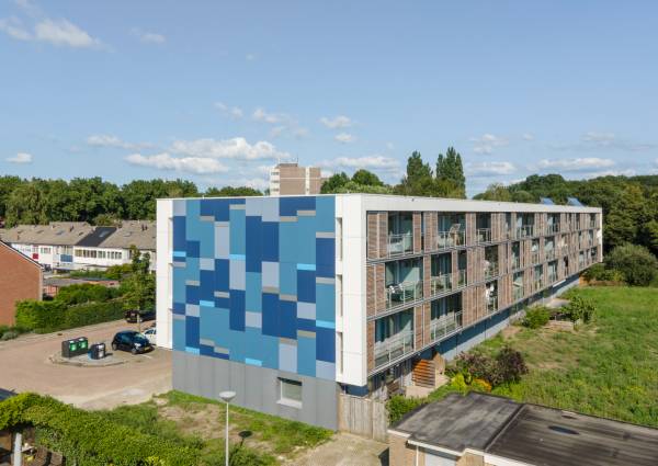 Een kleurrijke, brandveilige A2 gevel bouwen met Rockpanel