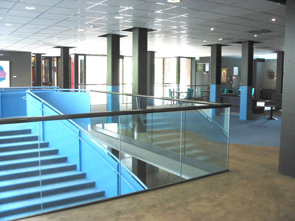 Safety Level glasbalustrades - TransLevelOne - Theater de Hanzehof te Zutphen