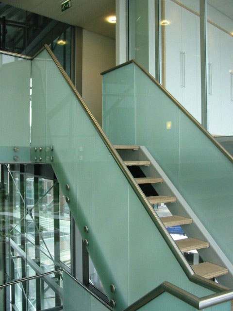 Safety Level glasbalustrades - TransLevelTwo - Pink Roccade te Zoetermeer