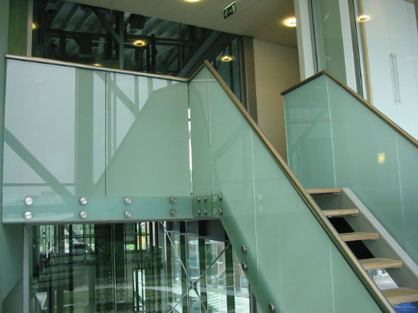 Safety Level glasbalustrades - TransLevelTwo - Pink Roccade te Zoetermeer